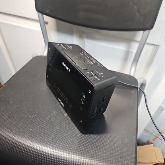 Sony Dream Machine ICF-C414 AM/FM Clock Radio – Large Green LED Display, Dual Al - Picture 5 of 5